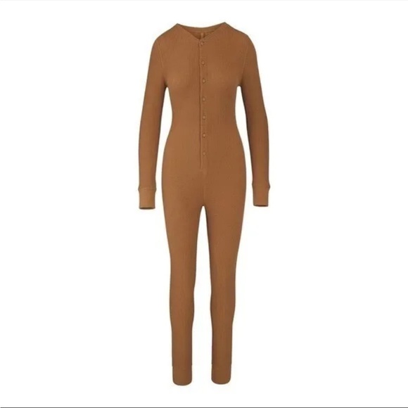 SKIMS Waffle Knit Sleep Jumpsuit Camel - Picture 3 of 12